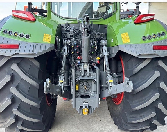 Fendt 832 7 of 9