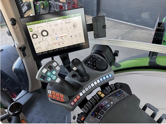 Fendt 832 9 of 9