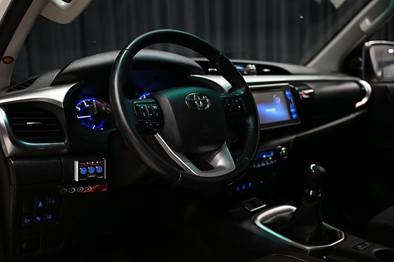 Toyota HiLux 17 of 30