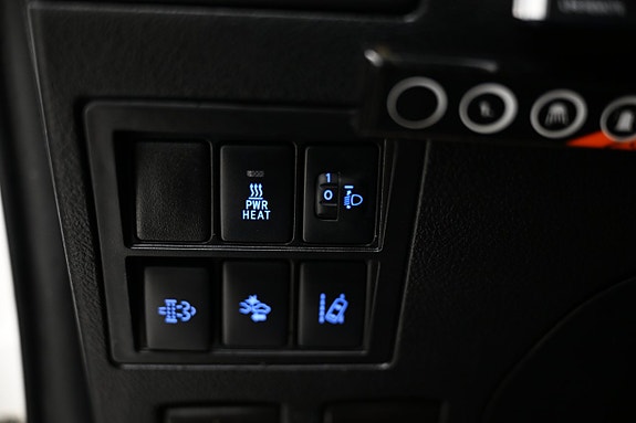 Toyota HiLux 27 of 30
