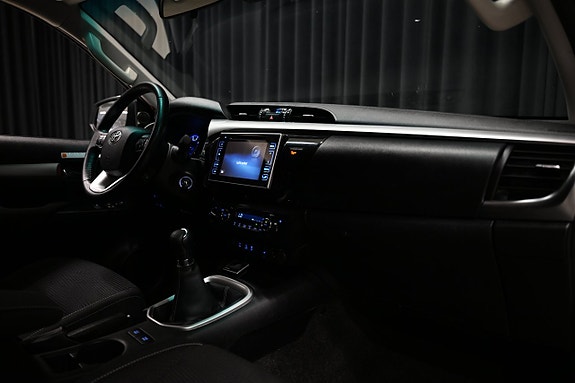 Toyota HiLux 28 of 30