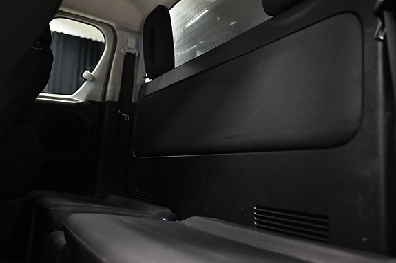 Toyota HiLux 23 of 30