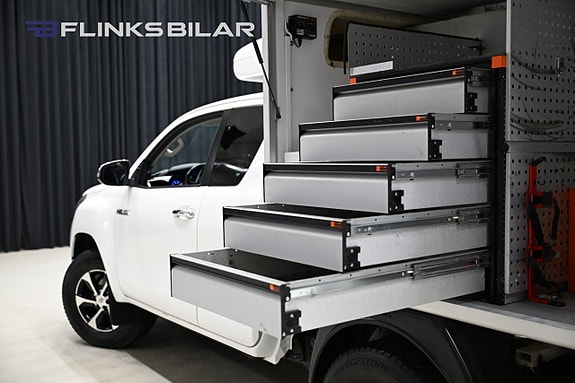 Toyota HiLux 6 of 30
