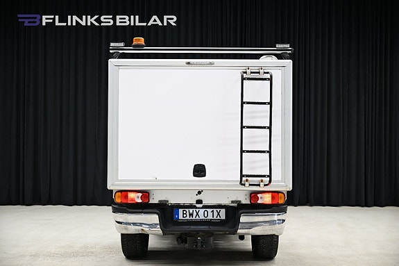 Toyota HiLux 10 of 30