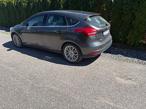 Ford Focus 4 of 6