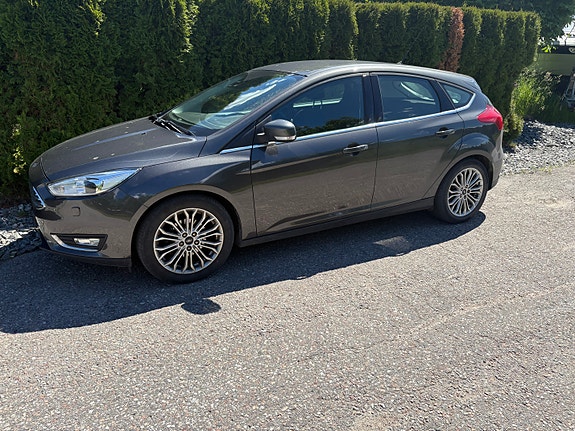 Ford Focus 2 of 6