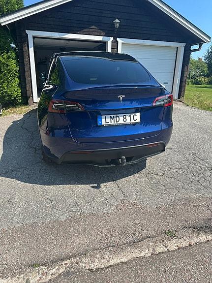 Tesla Model Y 4 of 4