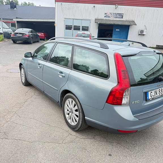 Volvo V50 3 of 9