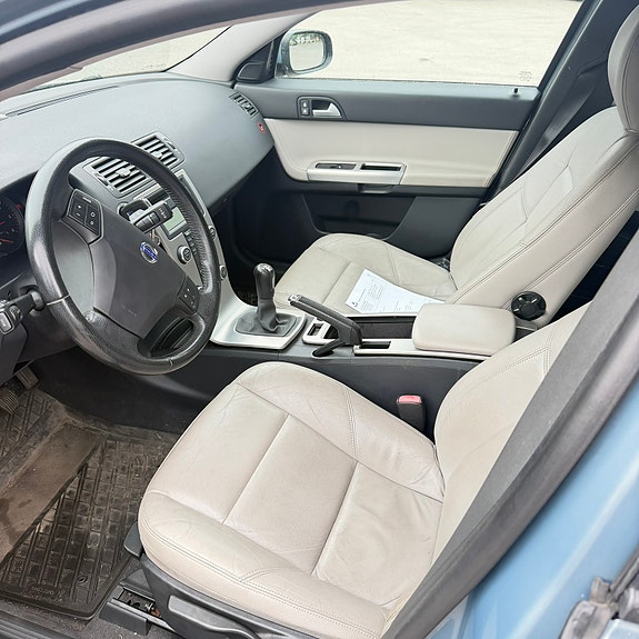 Volvo V50 5 of 9