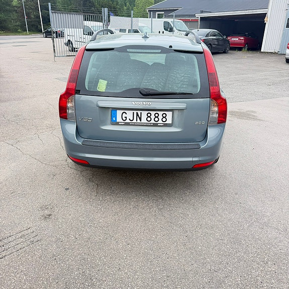 Volvo V50 2 of 9