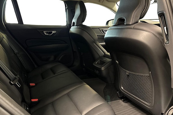Volvo V60 Cross Country 11 of 28