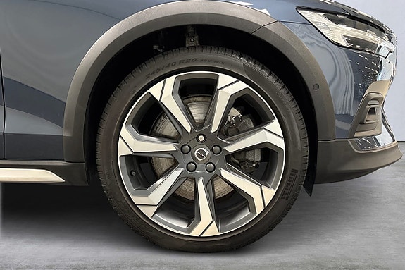 Volvo V60 Cross Country 14 of 28