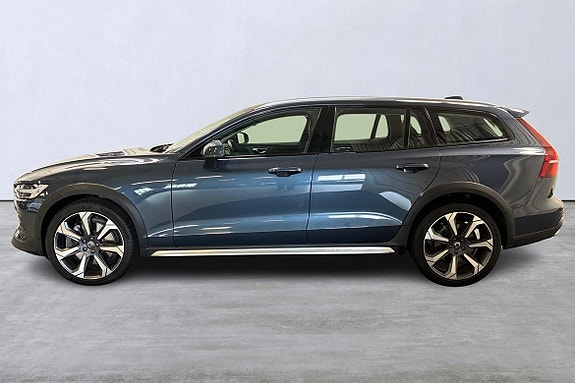 Volvo V60 Cross Country 2 of 28