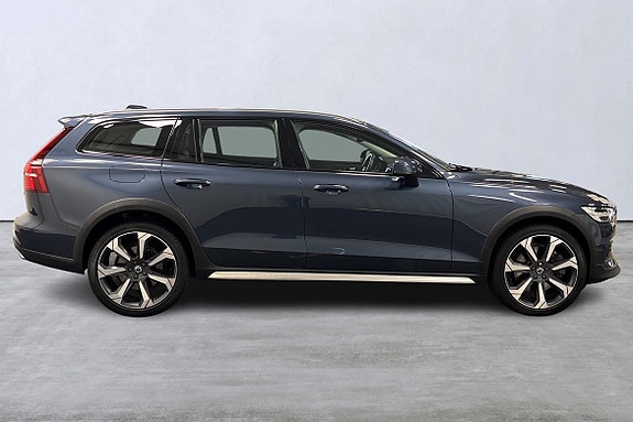 Volvo V60 Cross Country 3 of 28