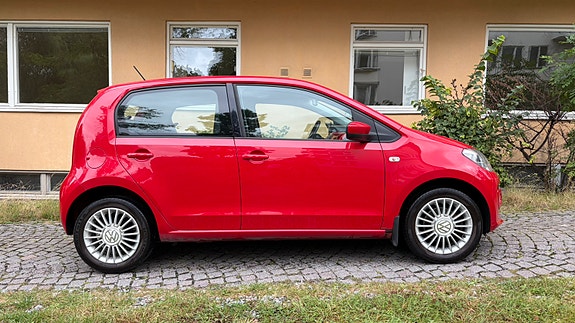 Volkswagen UP! 2 of 11