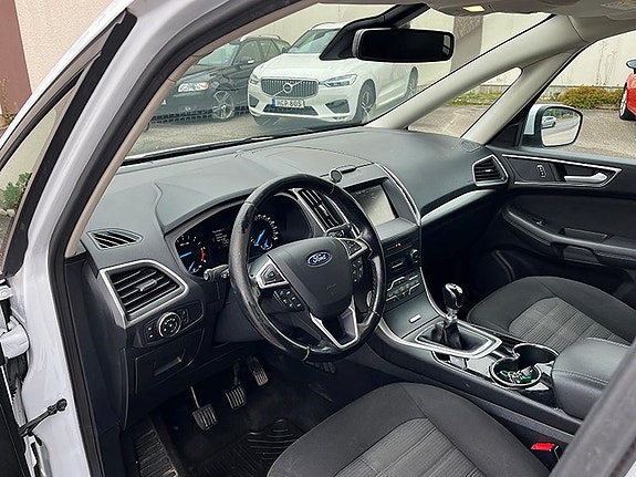 Ford Galaxy 11 of 16