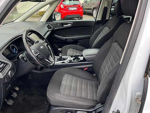Ford Galaxy 10 of 16