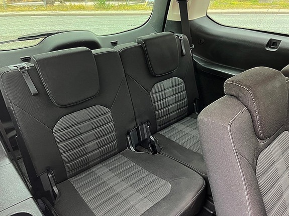 Ford Galaxy 13 of 16