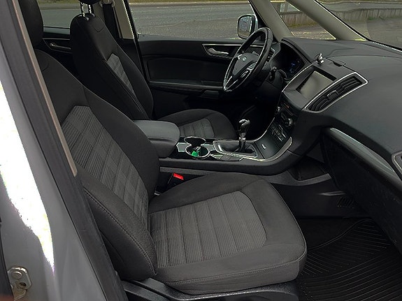 Ford Galaxy 9 of 16