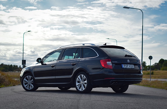 Skoda Superb 4 of 11