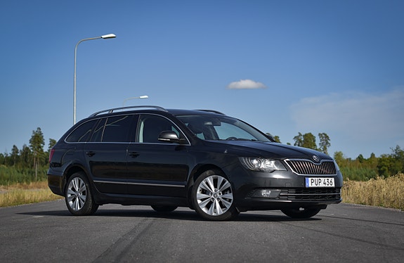 Skoda Superb 2 of 11