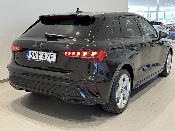 Audi A3 4 of 11