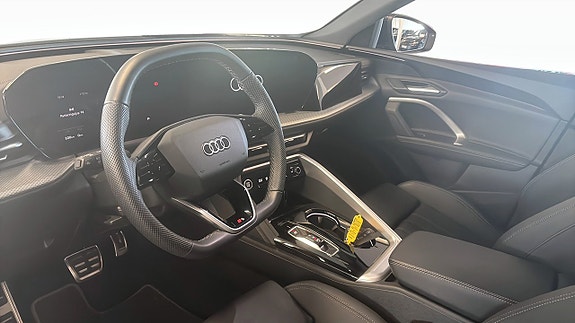 Audi Q5 8 of 17