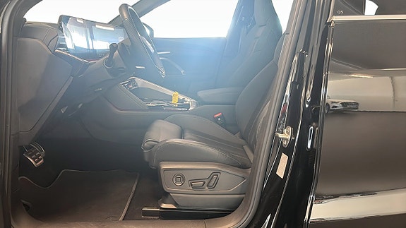 Audi Q5 2 of 17