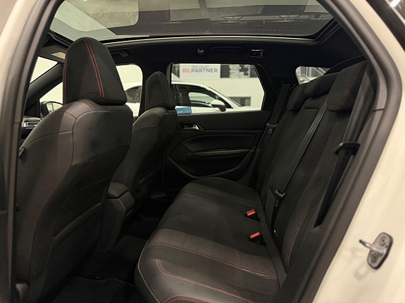 Peugeot 308 SW 11 of 25