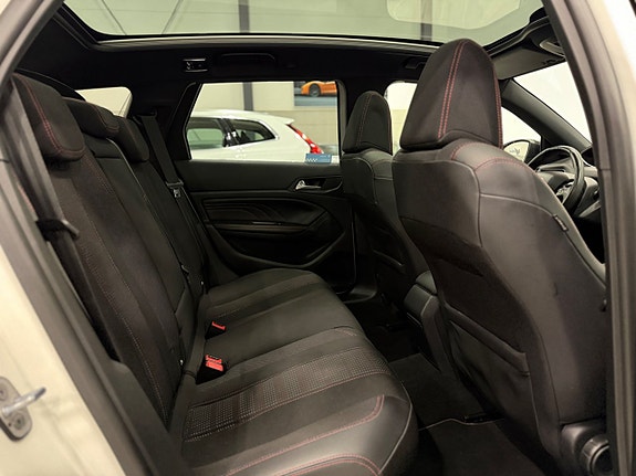 Peugeot 308 SW 13 of 25