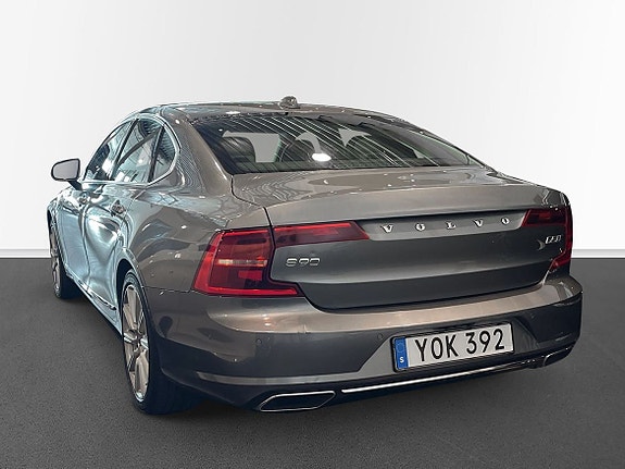 Volvo S90 2 of 10