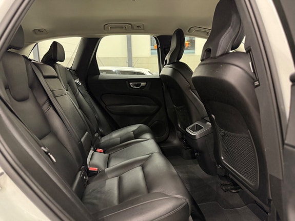 Volvo XC60 11 of 27