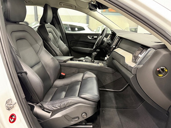 Volvo XC60 10 of 27