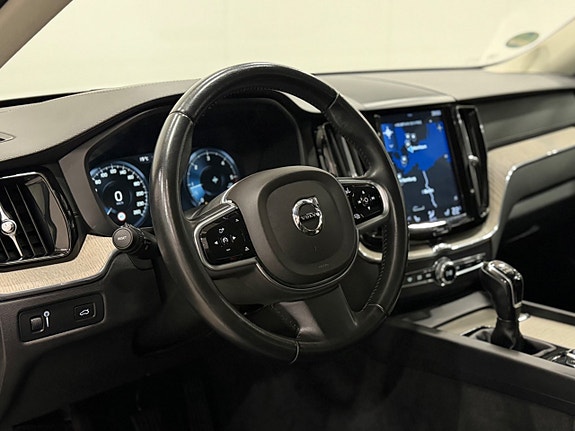 Volvo XC60 8 of 27