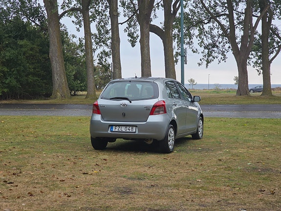 Toyota Yaris 9 of 22