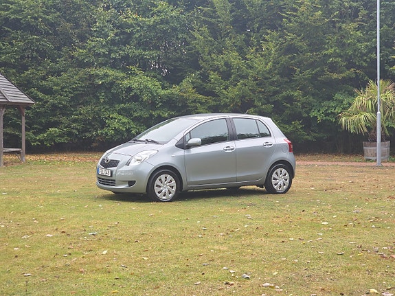 Toyota Yaris 15 of 22