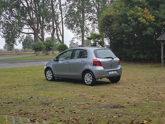 Toyota Yaris 12 of 22