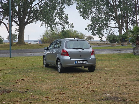 Toyota Yaris 11 of 22