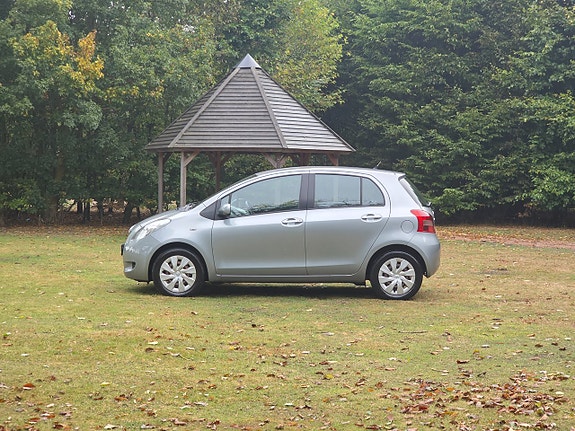 Toyota Yaris 14 of 22
