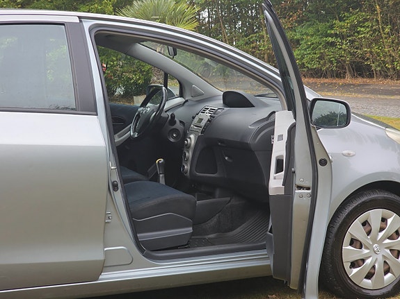 Toyota Yaris 21 of 22