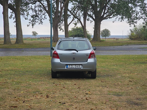 Toyota Yaris 10 of 22