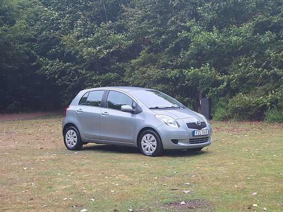 Toyota Yaris 3 of 22