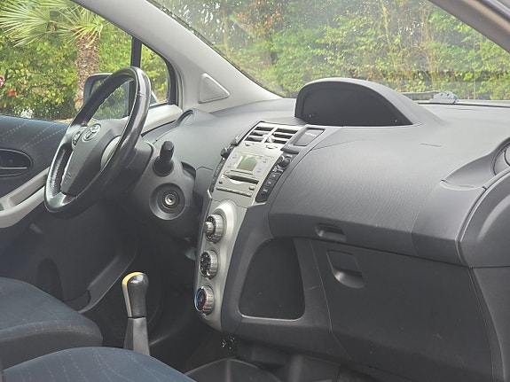 Toyota Yaris 22 of 22