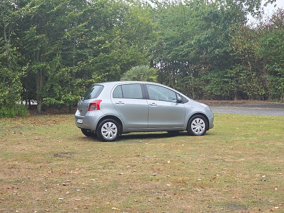 Toyota Yaris 7 of 22