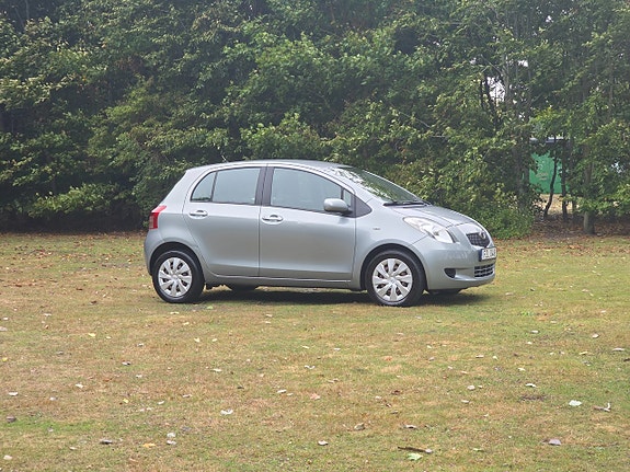 Toyota Yaris 5 of 22
