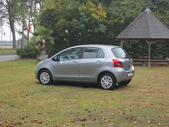 Toyota Yaris 13 of 22