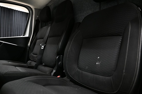 Opel Vivaro 19 of 23