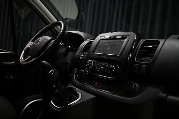 Opel Vivaro 22 of 23