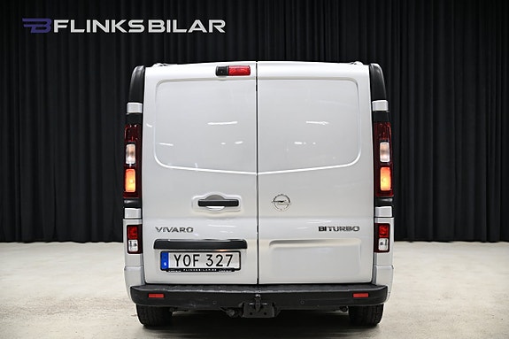 Opel Vivaro 10 of 23