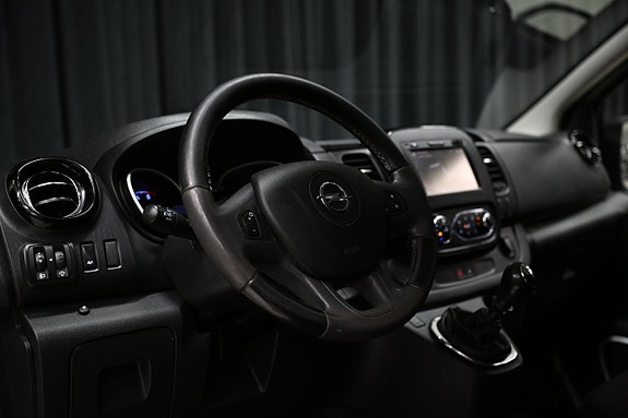 Opel Vivaro 14 of 23